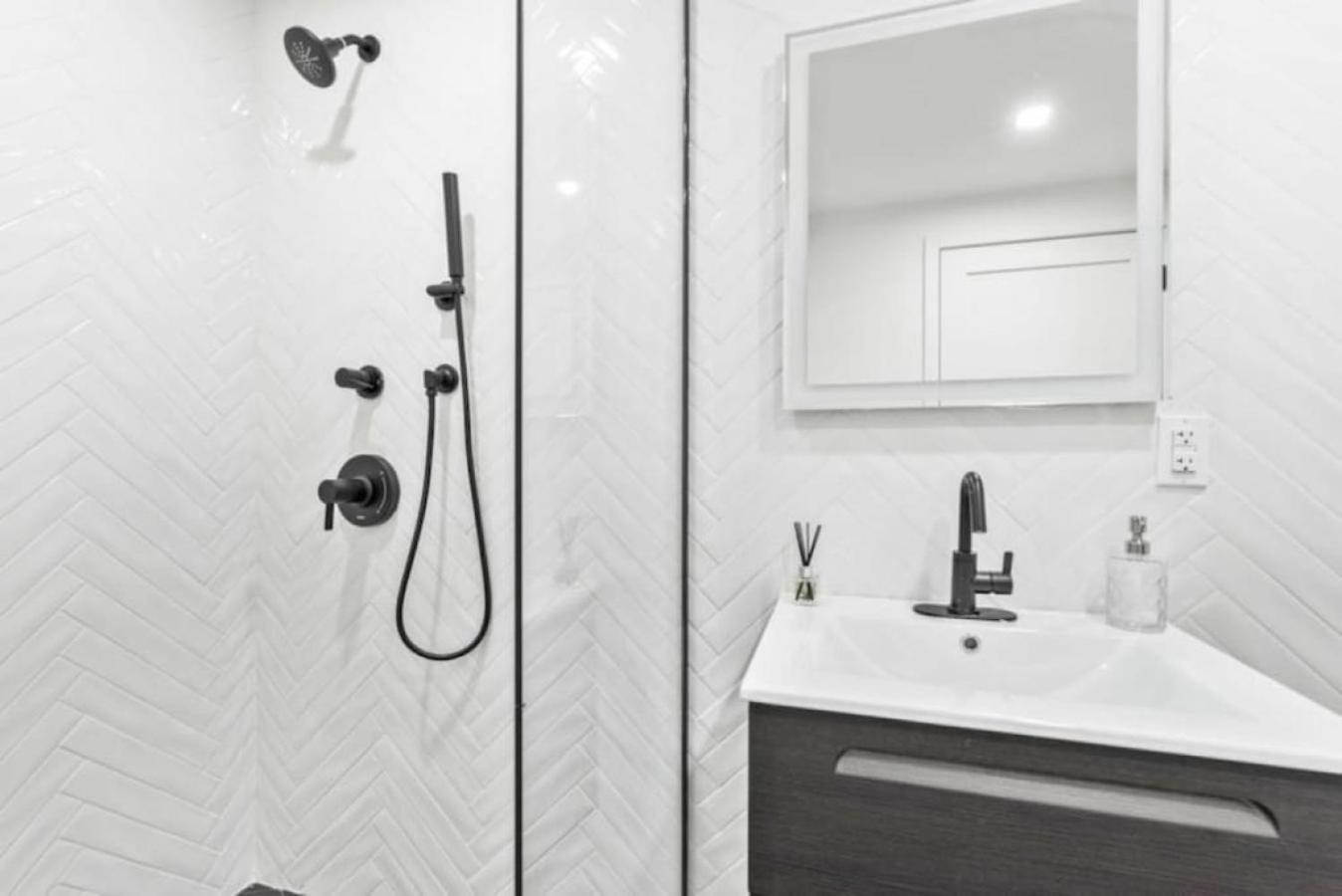 Luxe Studio With Charming Juliet Balcony Apartamento Nova Iorque Exterior foto
