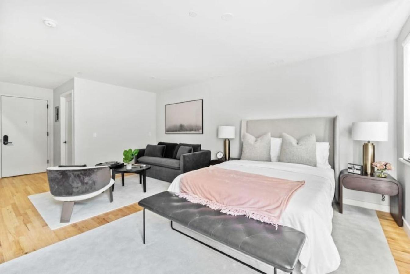 Luxe Studio With Charming Juliet Balcony Apartamento Nova Iorque Exterior foto