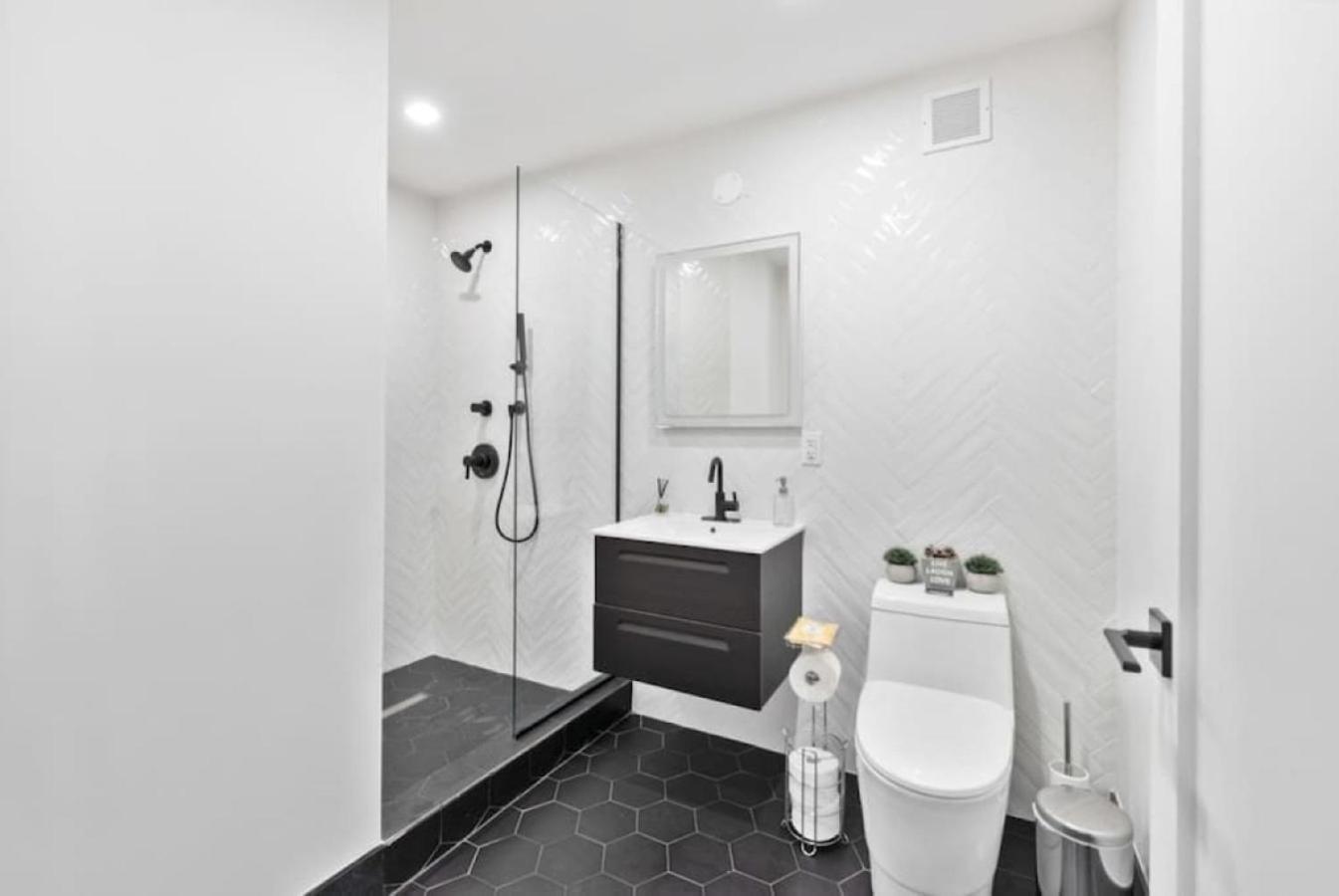 Luxe Studio With Charming Juliet Balcony Apartamento Nova Iorque Exterior foto