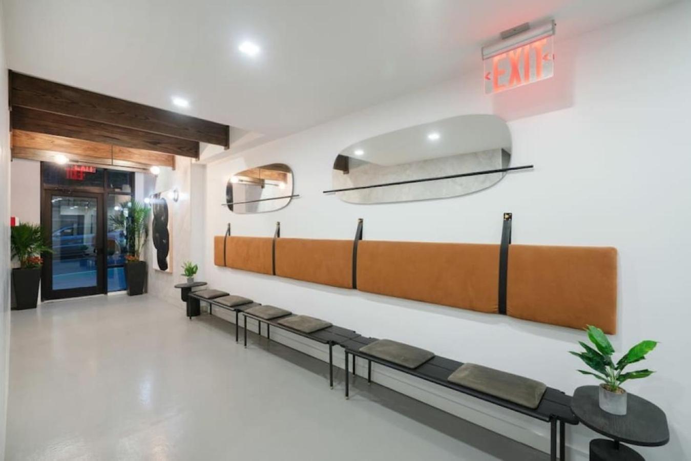 Luxe Studio With Charming Juliet Balcony Apartamento Nova Iorque Exterior foto