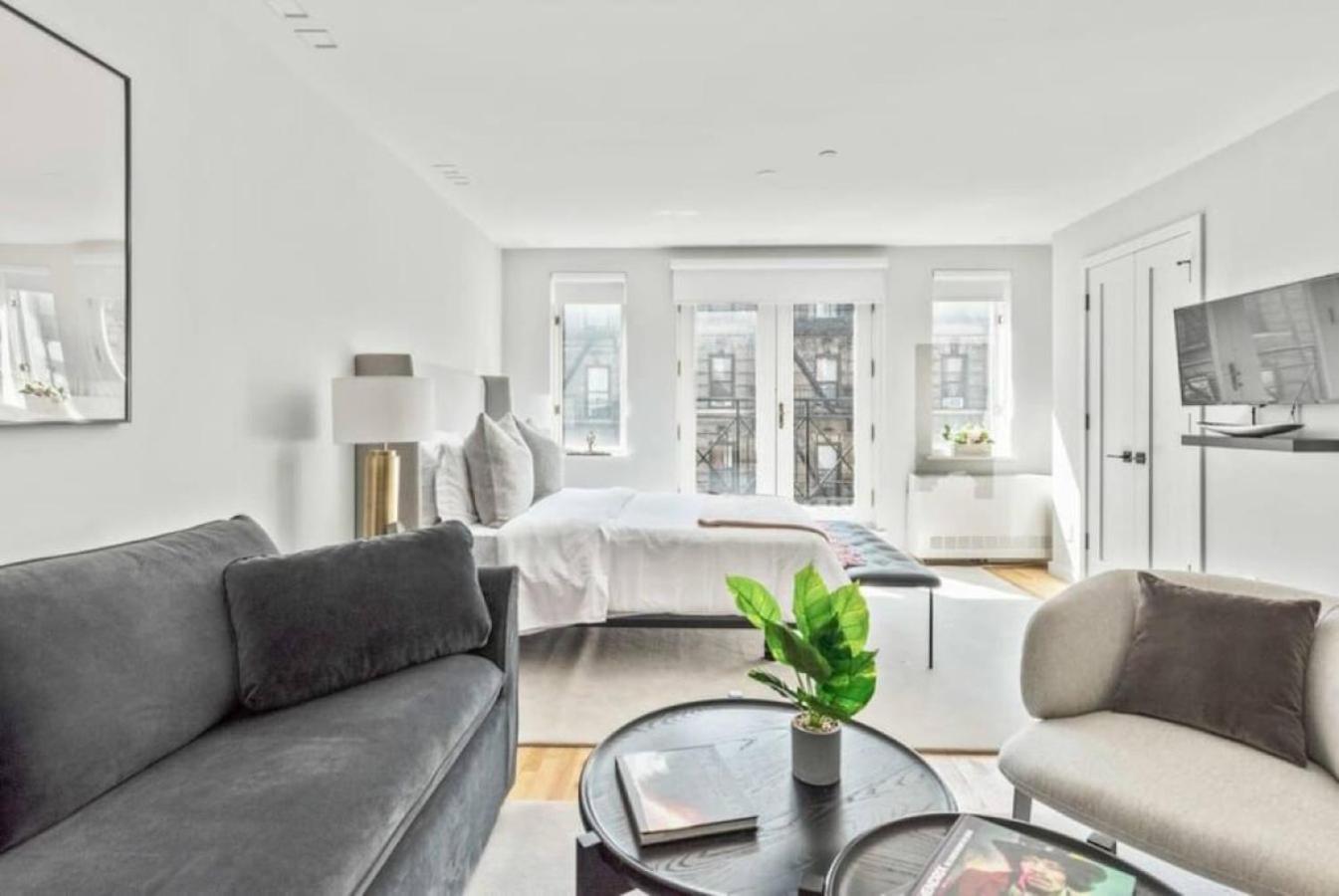 Luxe Studio With Charming Juliet Balcony Apartamento Nova Iorque Exterior foto