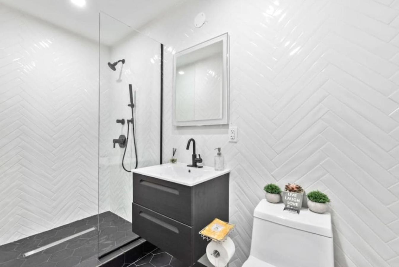 Luxe Studio With Charming Juliet Balcony Apartamento Nova Iorque Exterior foto