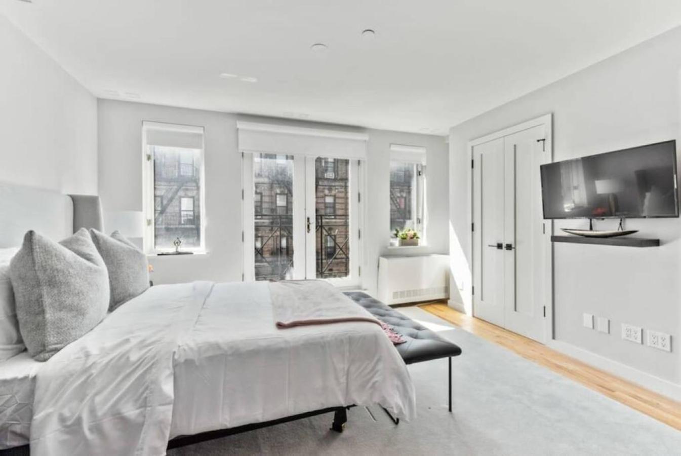 Luxe Studio With Charming Juliet Balcony Apartamento Nova Iorque Exterior foto
