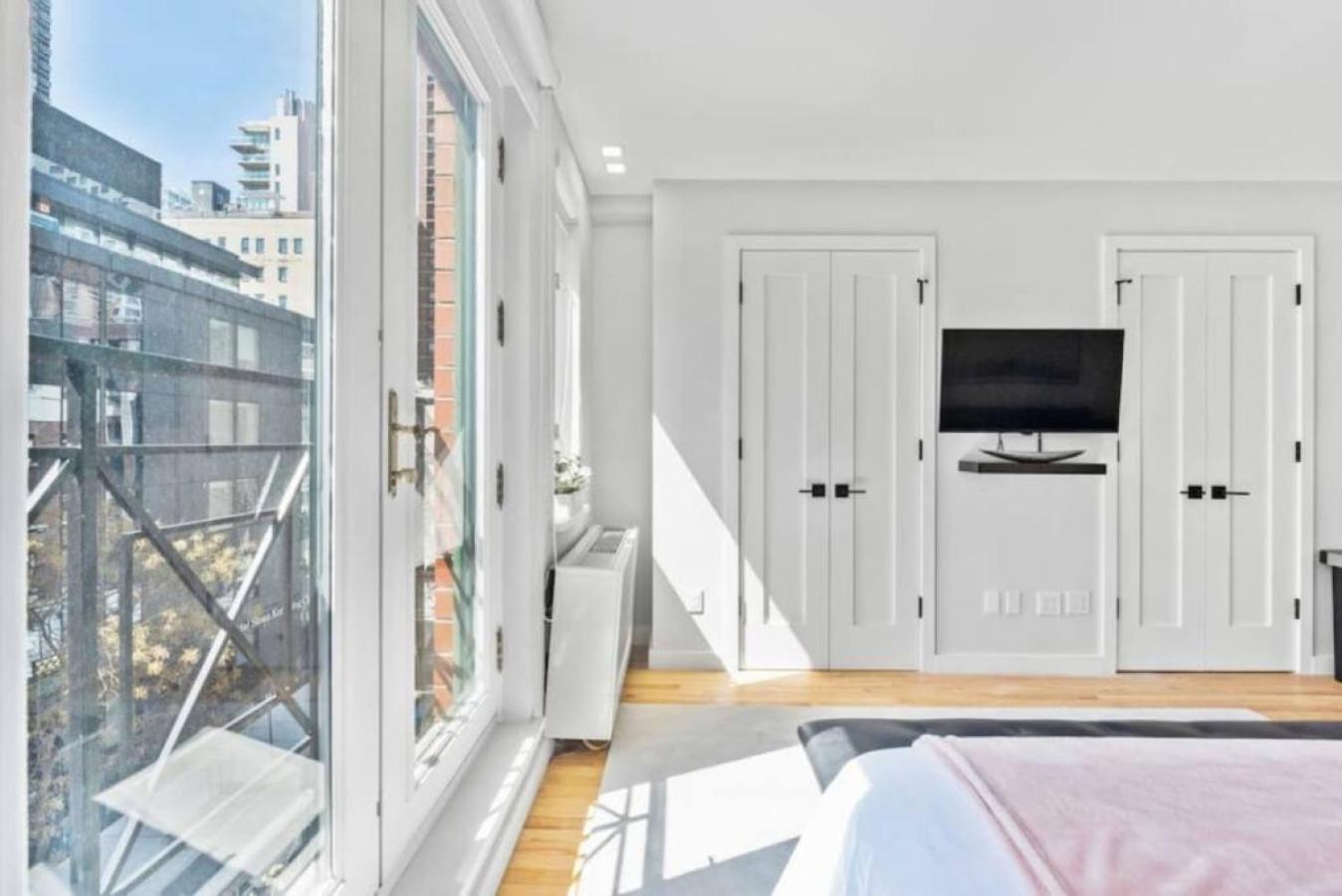 Luxe Studio With Charming Juliet Balcony Apartamento Nova Iorque Exterior foto