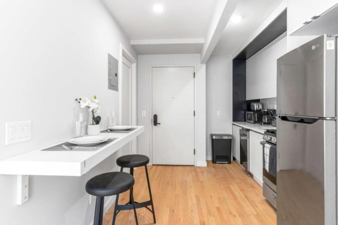 Luxe Studio With Charming Juliet Balcony Apartamento Nova Iorque Exterior foto