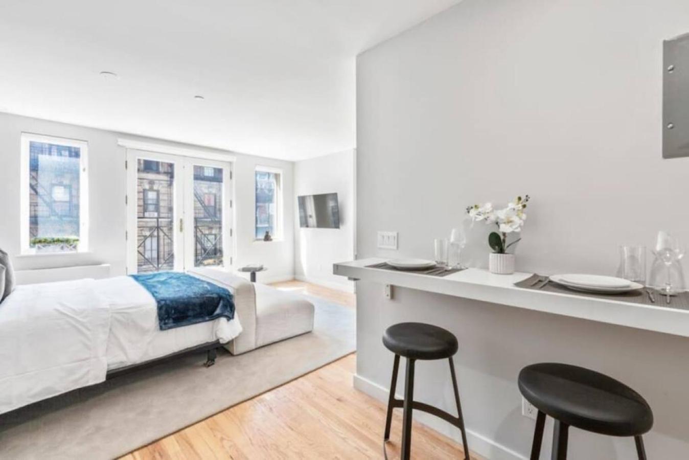 Luxe Studio With Charming Juliet Balcony Apartamento Nova Iorque Exterior foto