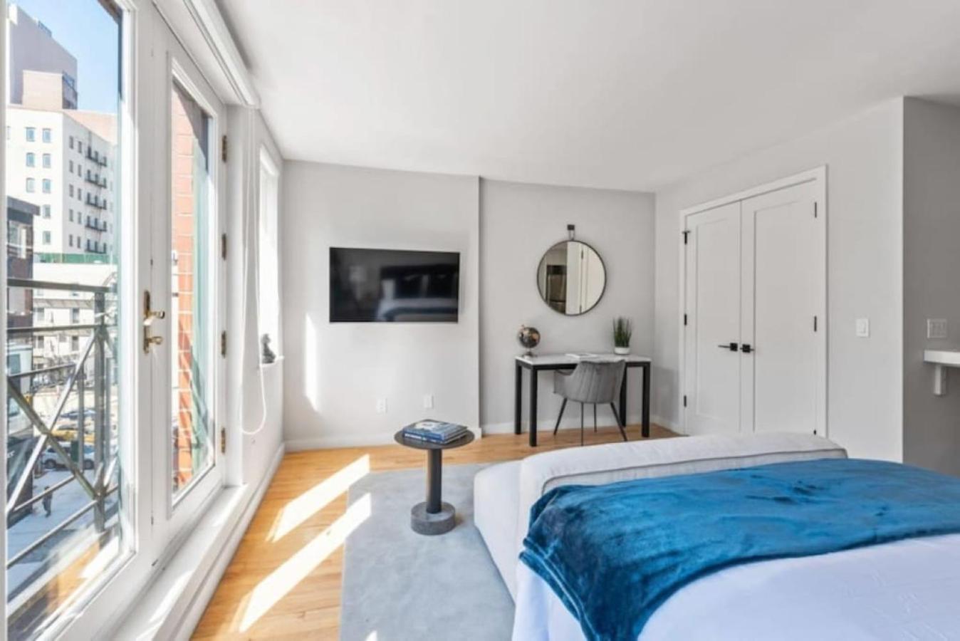 Luxe Studio With Charming Juliet Balcony Apartamento Nova Iorque Exterior foto